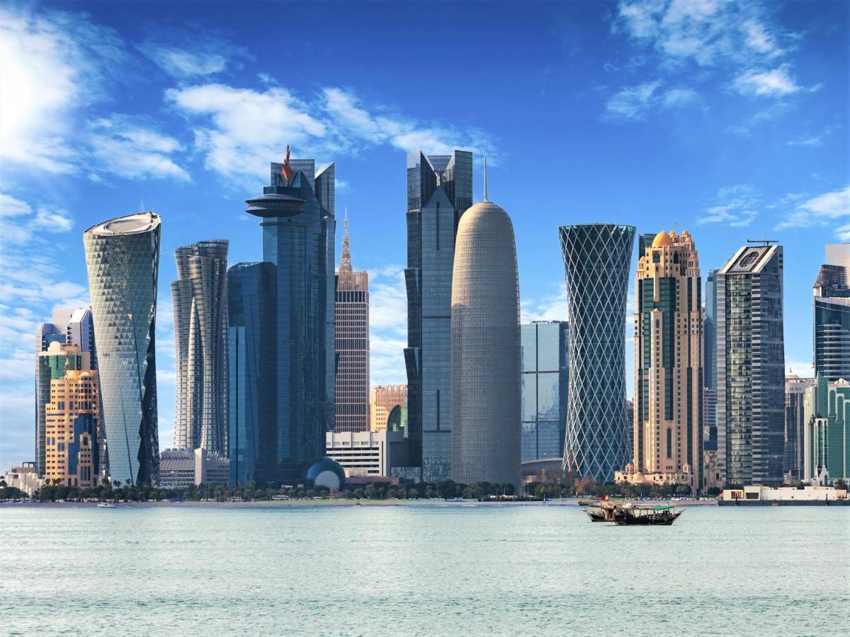 Crowne Plaza Doha - The Business Park By Ihg Hotell Exteriör bild Doha skyline