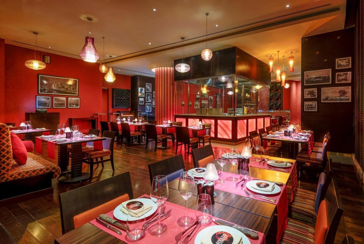 Crowne Plaza Doha - The Business Park By Ihg Hotell Exteriör bild The interior of the restaurant
