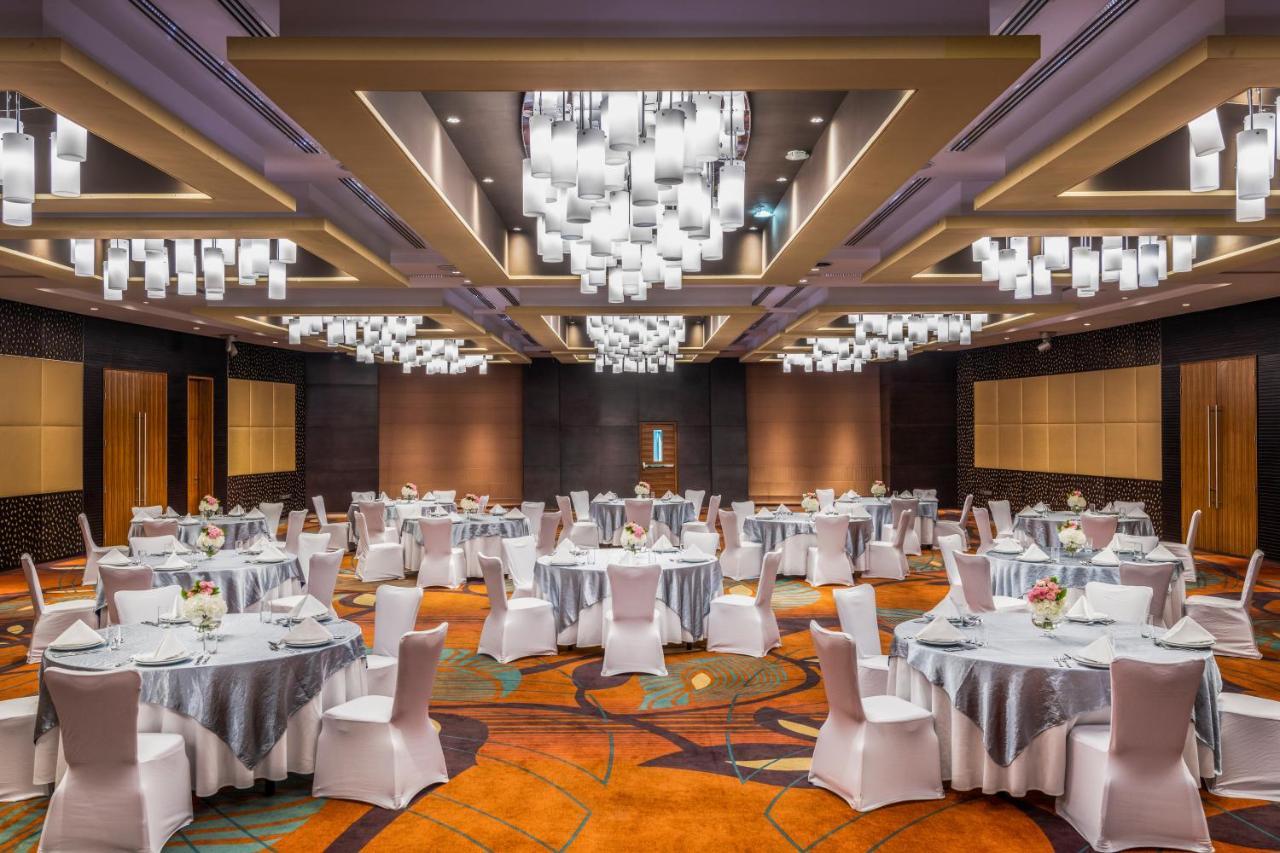 Crowne Plaza Doha - The Business Park By Ihg Hotell Exteriör bild The ballroom