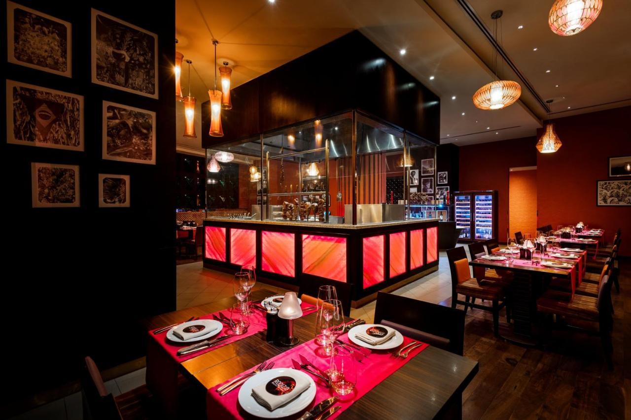 Crowne Plaza Doha - The Business Park By Ihg Hotell Exteriör bild The interior of the restaurant