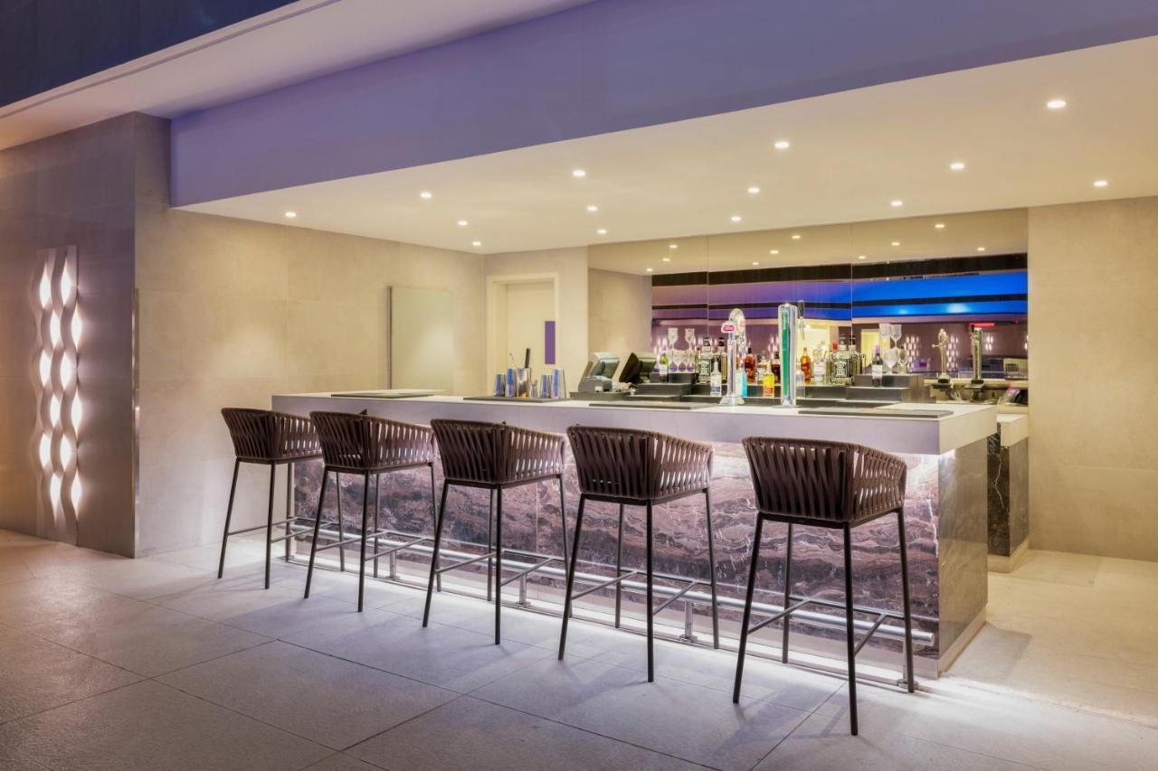 Crowne Plaza Doha - The Business Park By Ihg Hotell Exteriör bild The bar at the Sky Bar