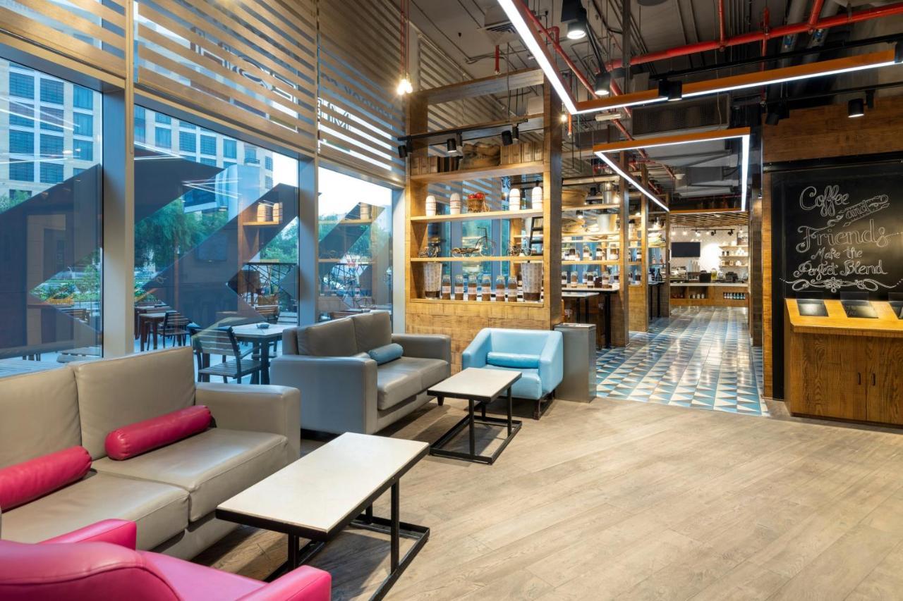 Crowne Plaza Doha - The Business Park By Ihg Hotell Exteriör bild The interior of the lounge