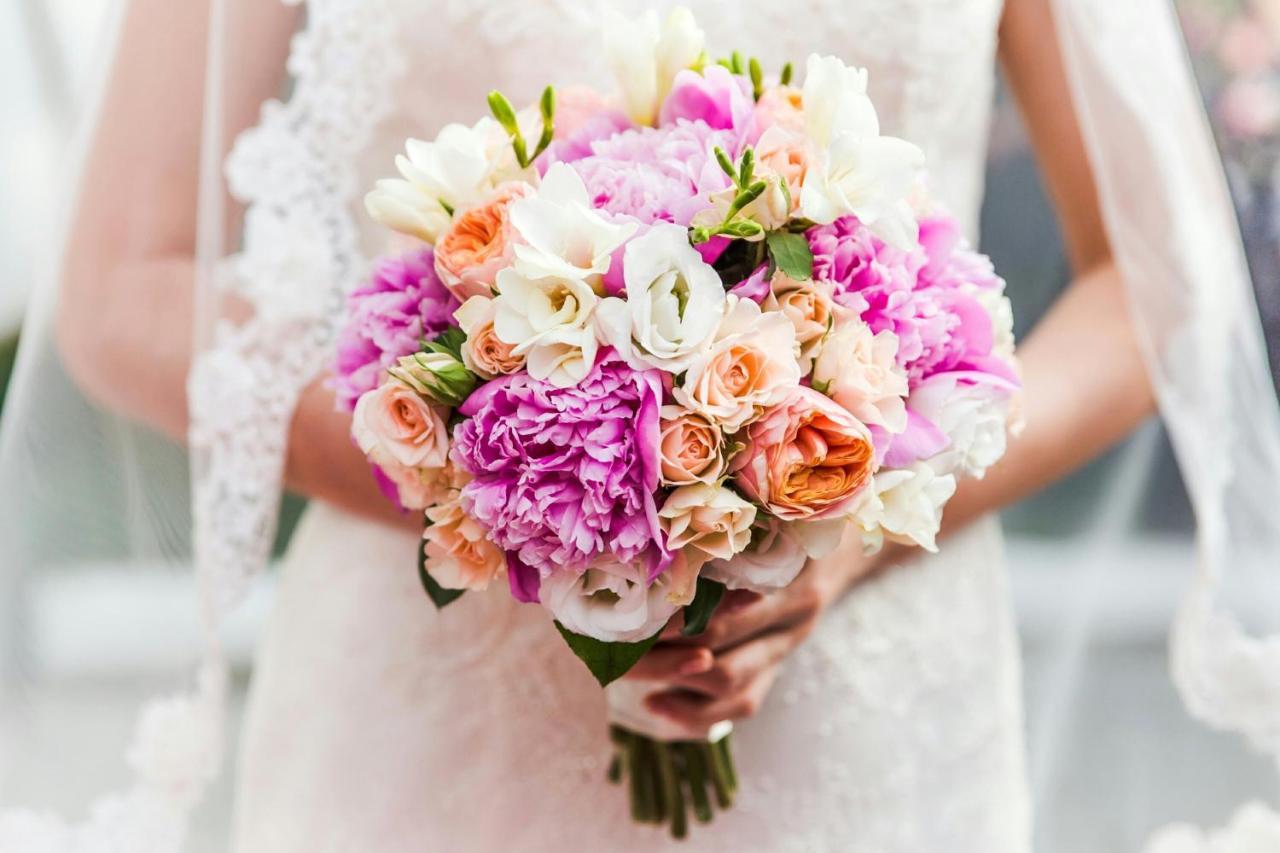 Crowne Plaza Doha - The Business Park By Ihg Hotell Exteriör bild A bridal bouquet