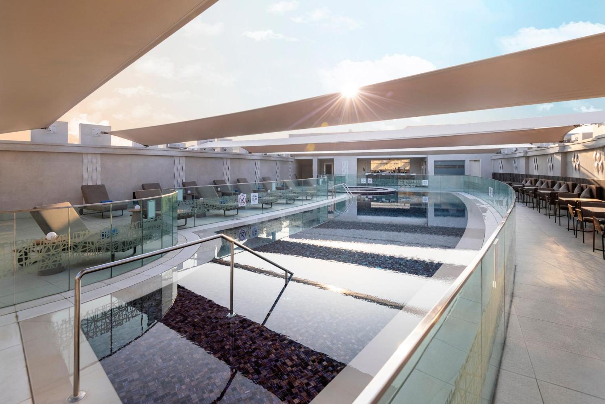 Crowne Plaza Doha - The Business Park By Ihg Hotell Exteriör bild The Sky Bar